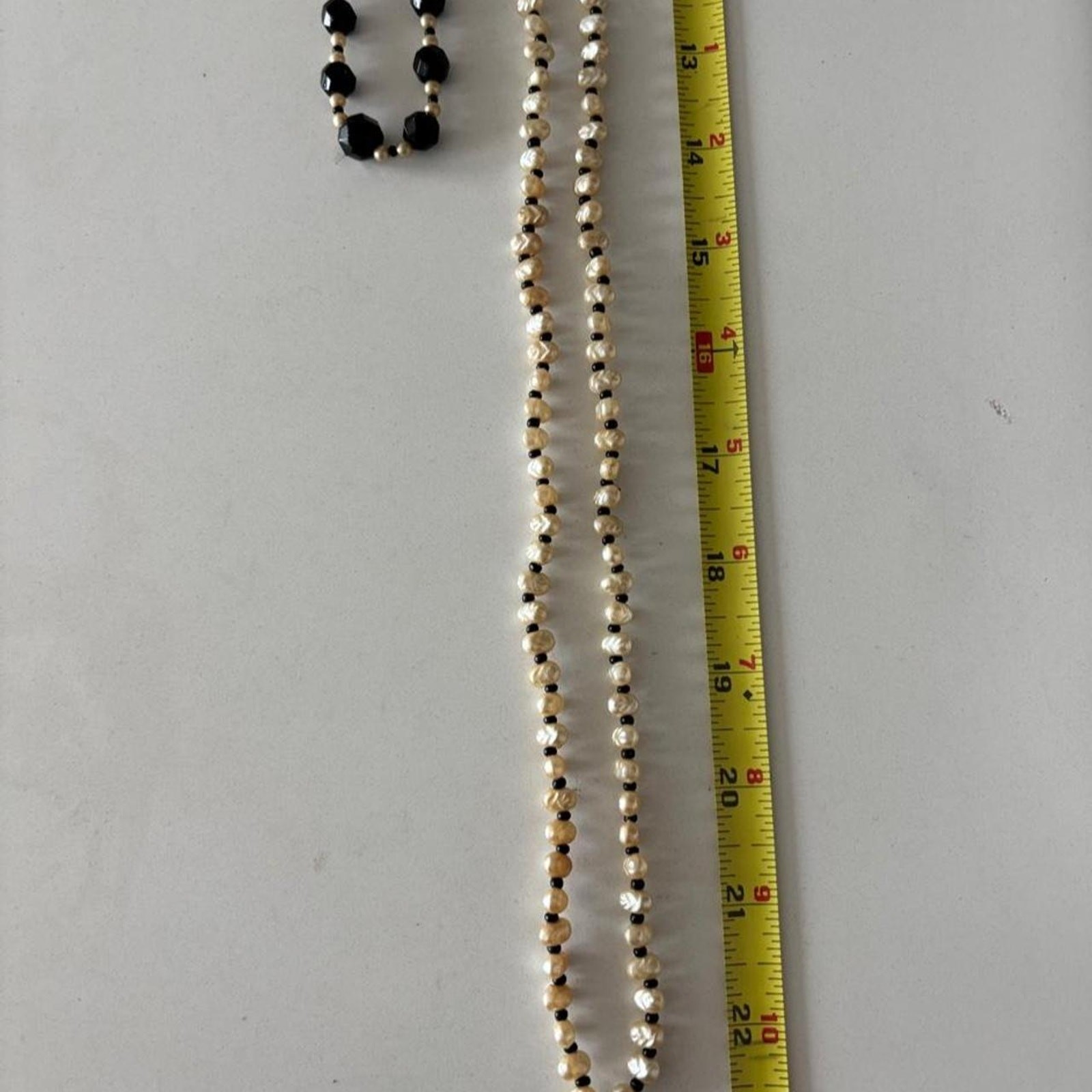 VTG Black and cream pearl necklace