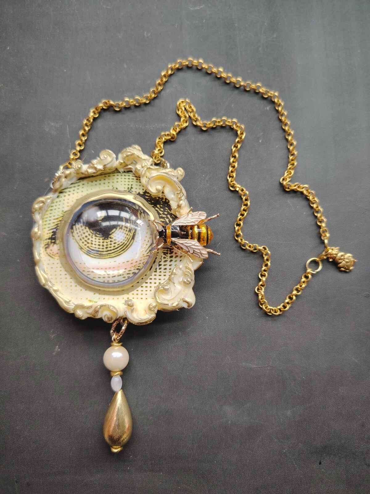 Luxury Jewellery Woman Jewel Necklace Pendant Honey Bee Nest Magic Eye Jewelry