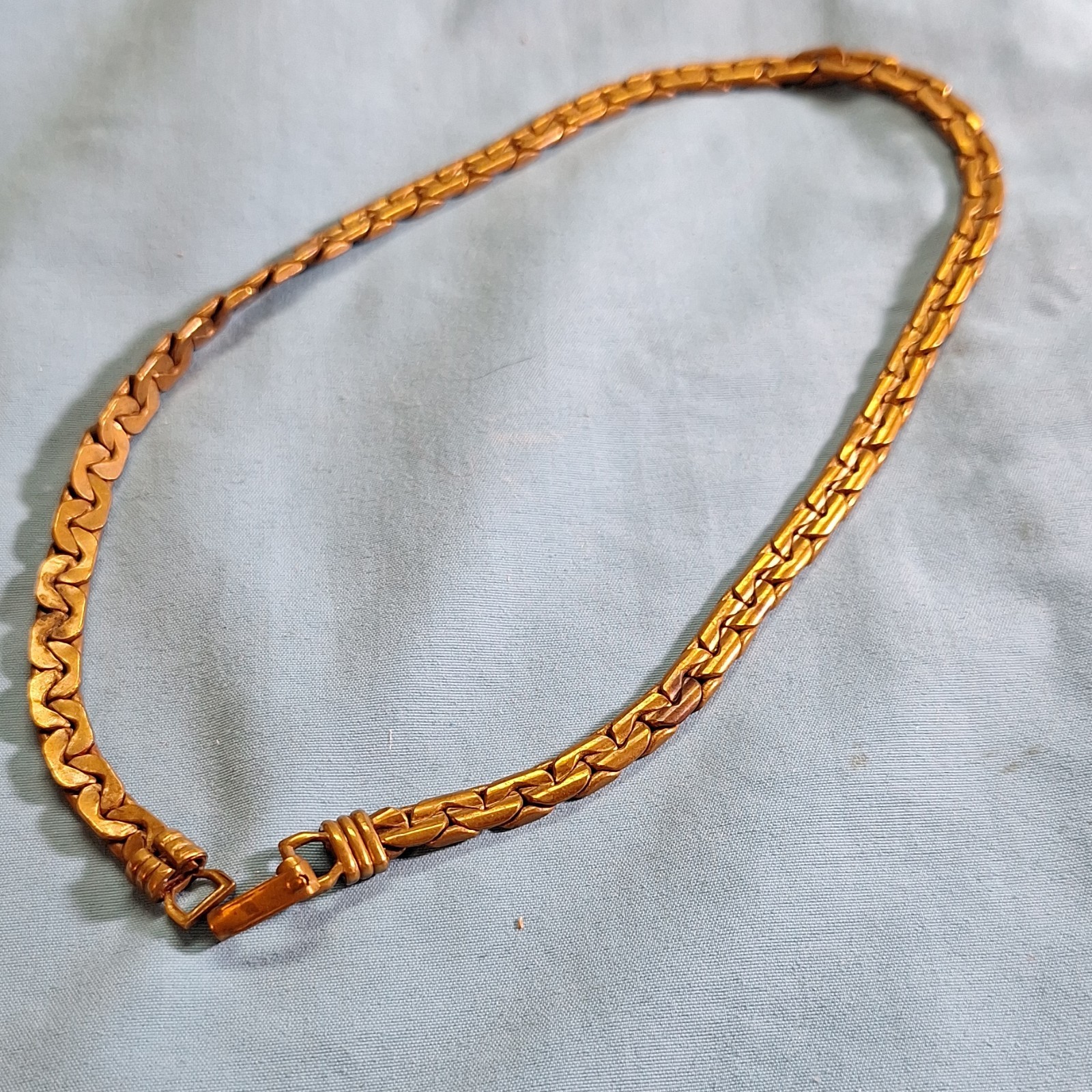 Gold Tone Chain Necklace Unique Clasp Chain Style No Stone Undated Era