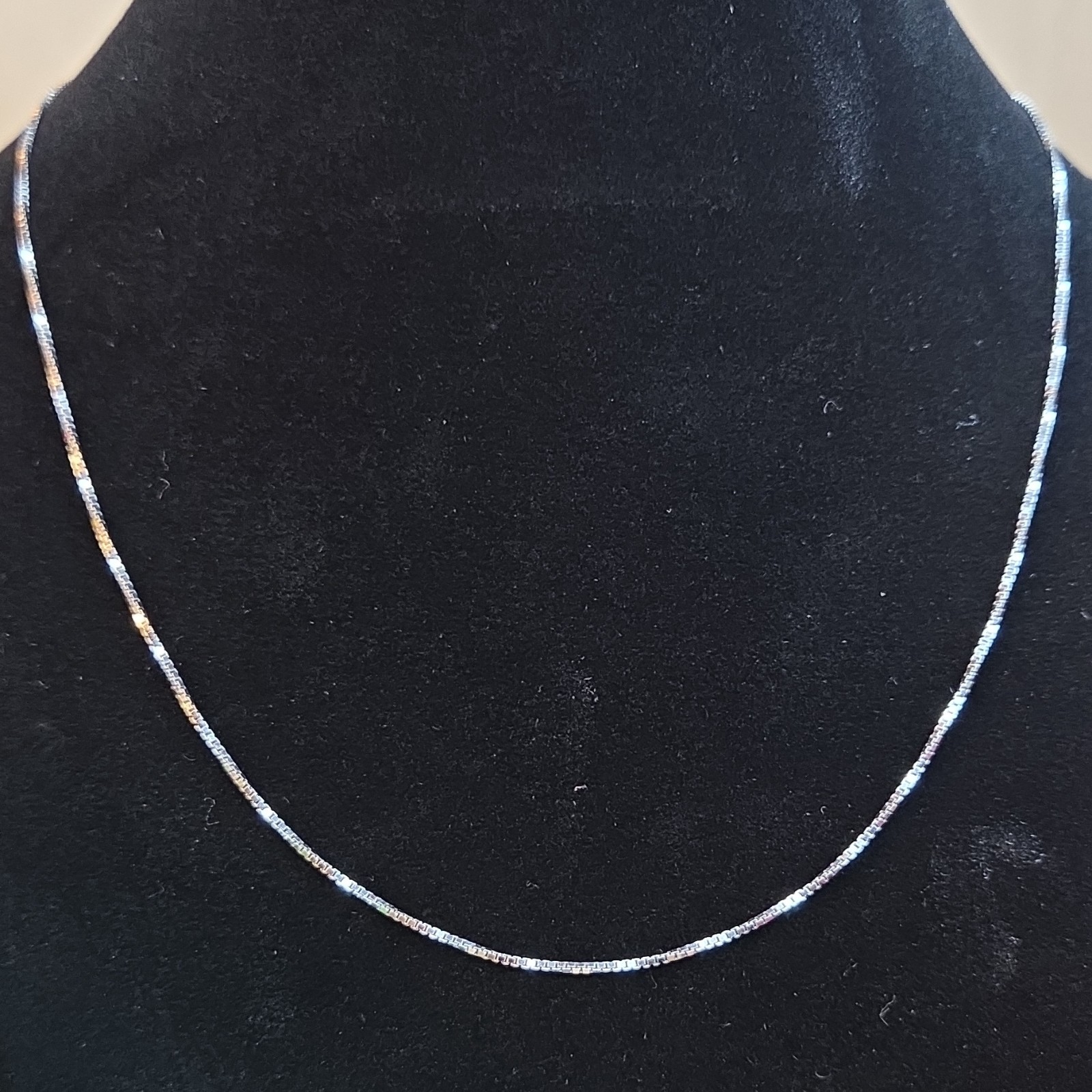 Silver Tone Box Chain Necklace Metal Fashion Jewelry No Stone Undated Era