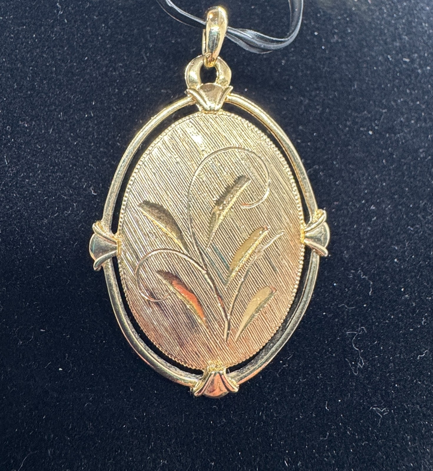 Vintage Gold Tone Etched Floral Oval Pendant Necklace Charm