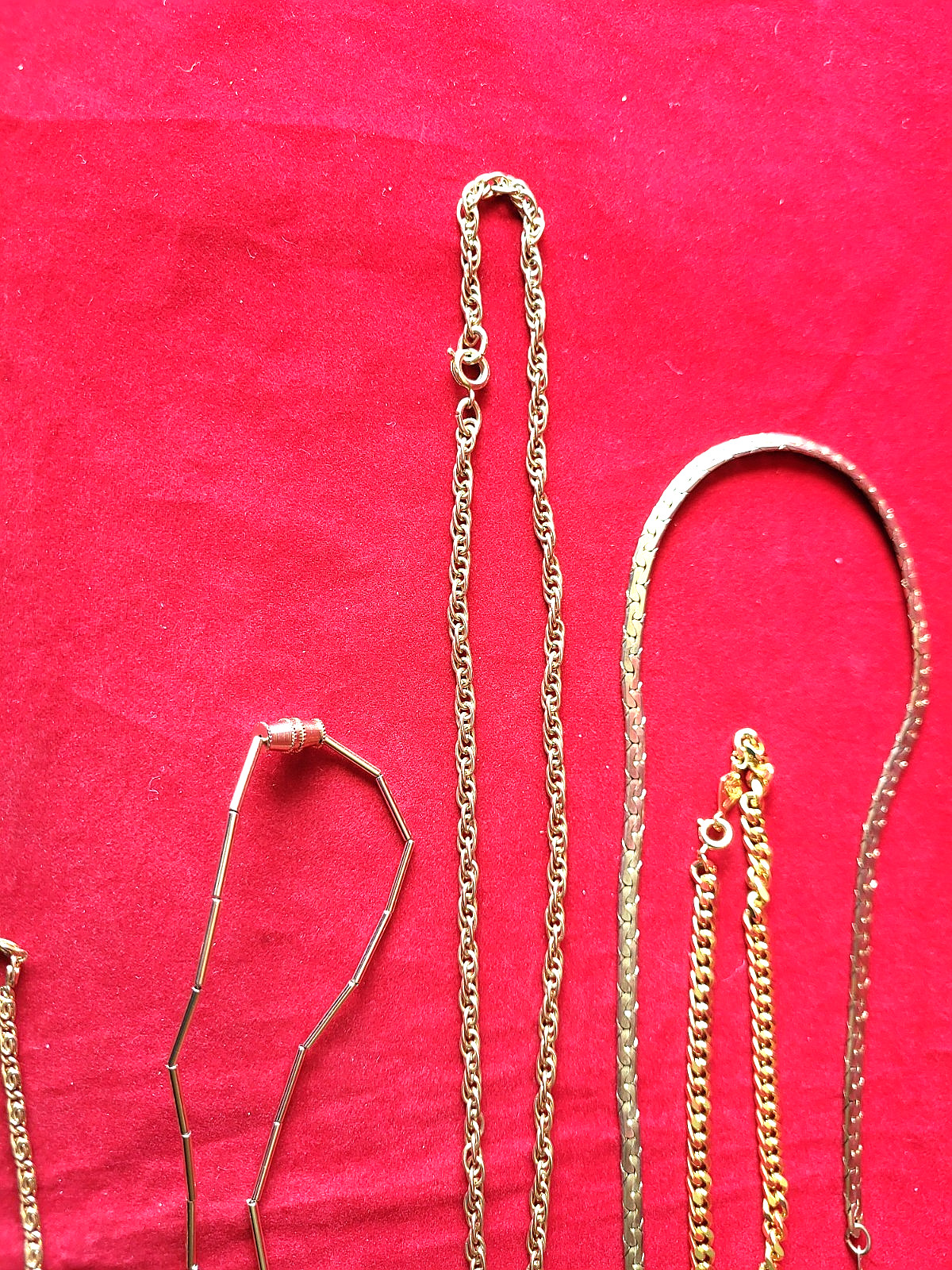 Lot of 6 Womens Goldtone Fashion Necklaces Measuring 15-24″ as Shown