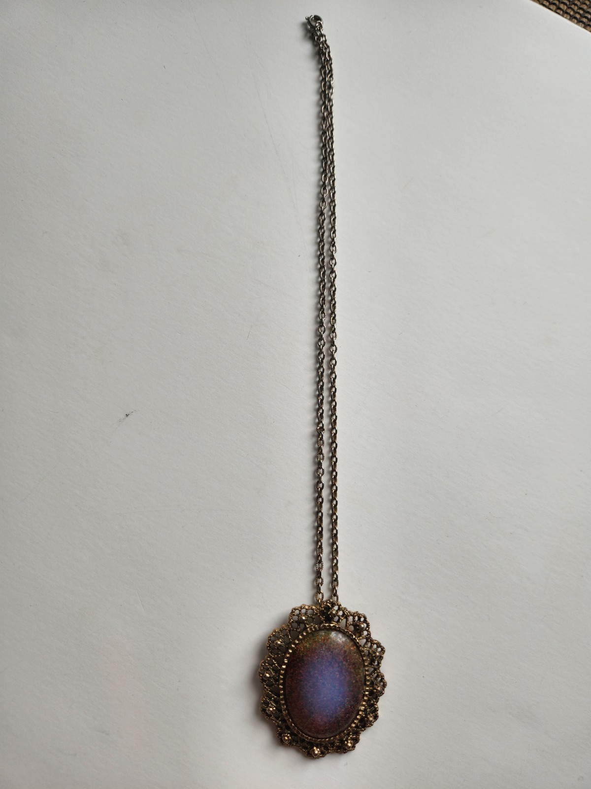 Vintage Gold Tone Filigree Pendant Necklace with Iridescent Art Glass Cabochon