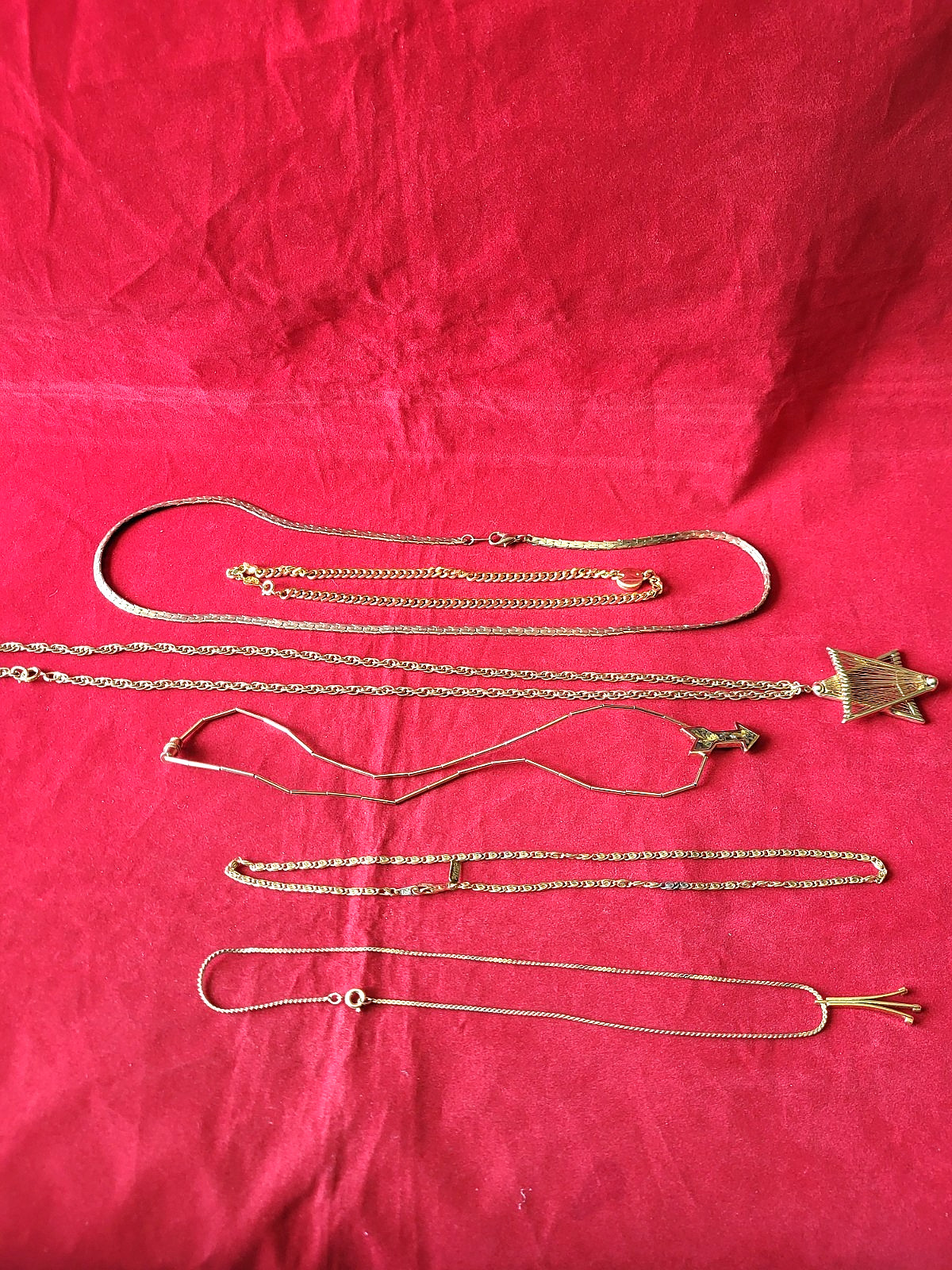 Lot of 6 Womens Goldtone Fashion Necklaces Measuring 15-24″ as Shown