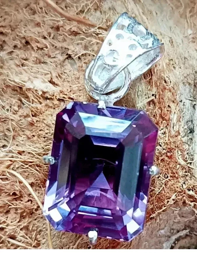 Natural 24 Ct Color Change Alexandrite Certified Gemstone Pendant 925 Silver A+