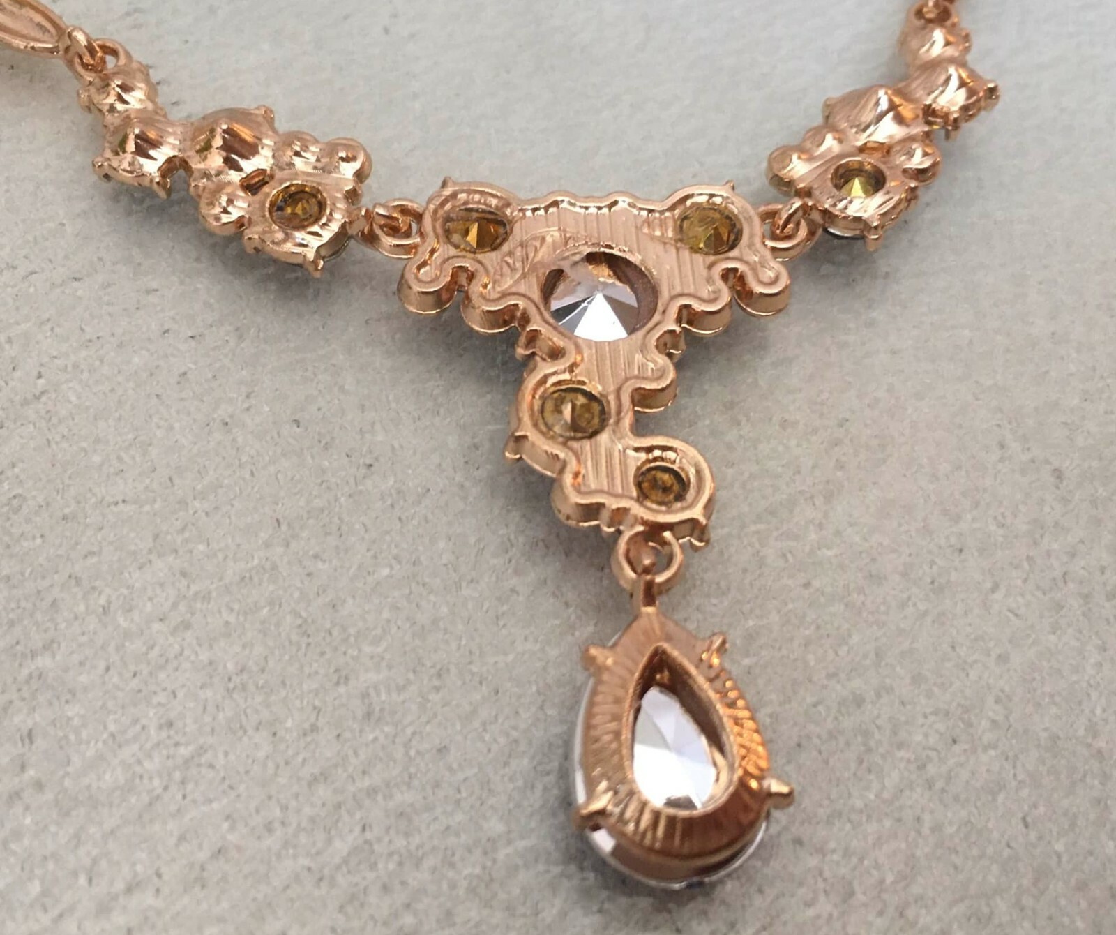 NECKLACE GREEN CLEAR RHINESTONES TEARDROP PENDANT GOLD TONE CHAIN NEW