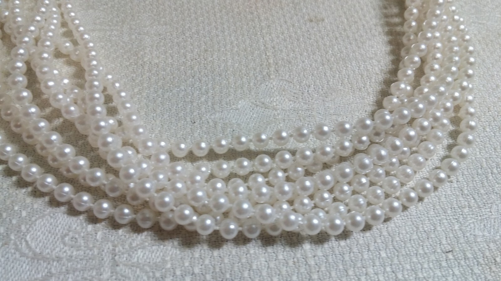 Vintage GT & ST Metal Multi-Strand .18″ Wide Faux Pearl Plastic Bead 20″Necklace