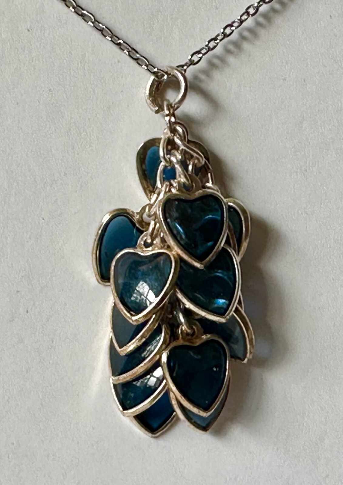 Multiple Blue hearts w silver rim dangle dangling pendant 1 1/4″ necklace l8″ SP