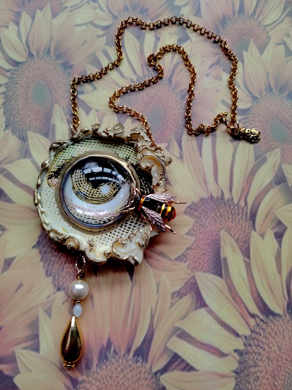 Luxury Jewellery Woman Jewel Necklace Pendant Honey Bee Nest Magic Eye Jewelry
