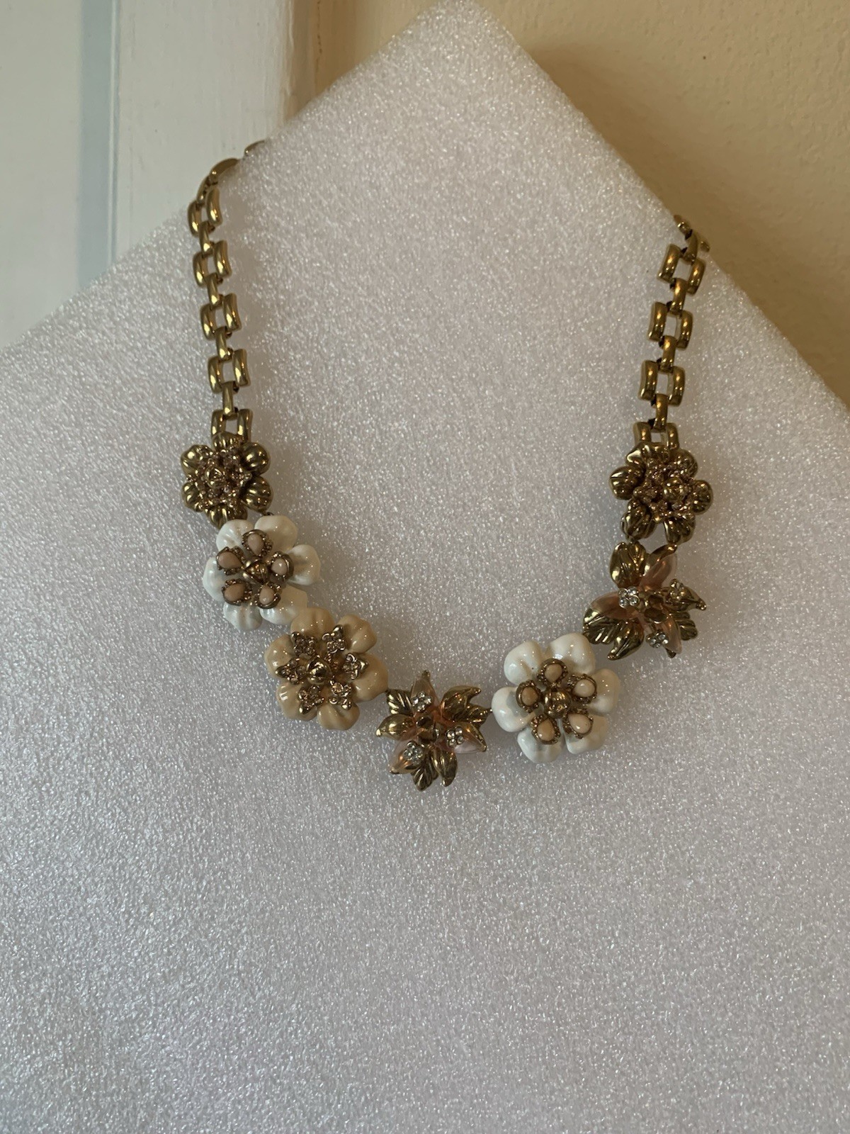 Ann Taylor 18 inch Gold Tone Necklace VGC