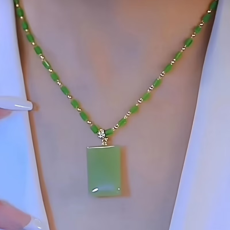 Stylish And Luxurious Pendant Necklace for Special Occasions