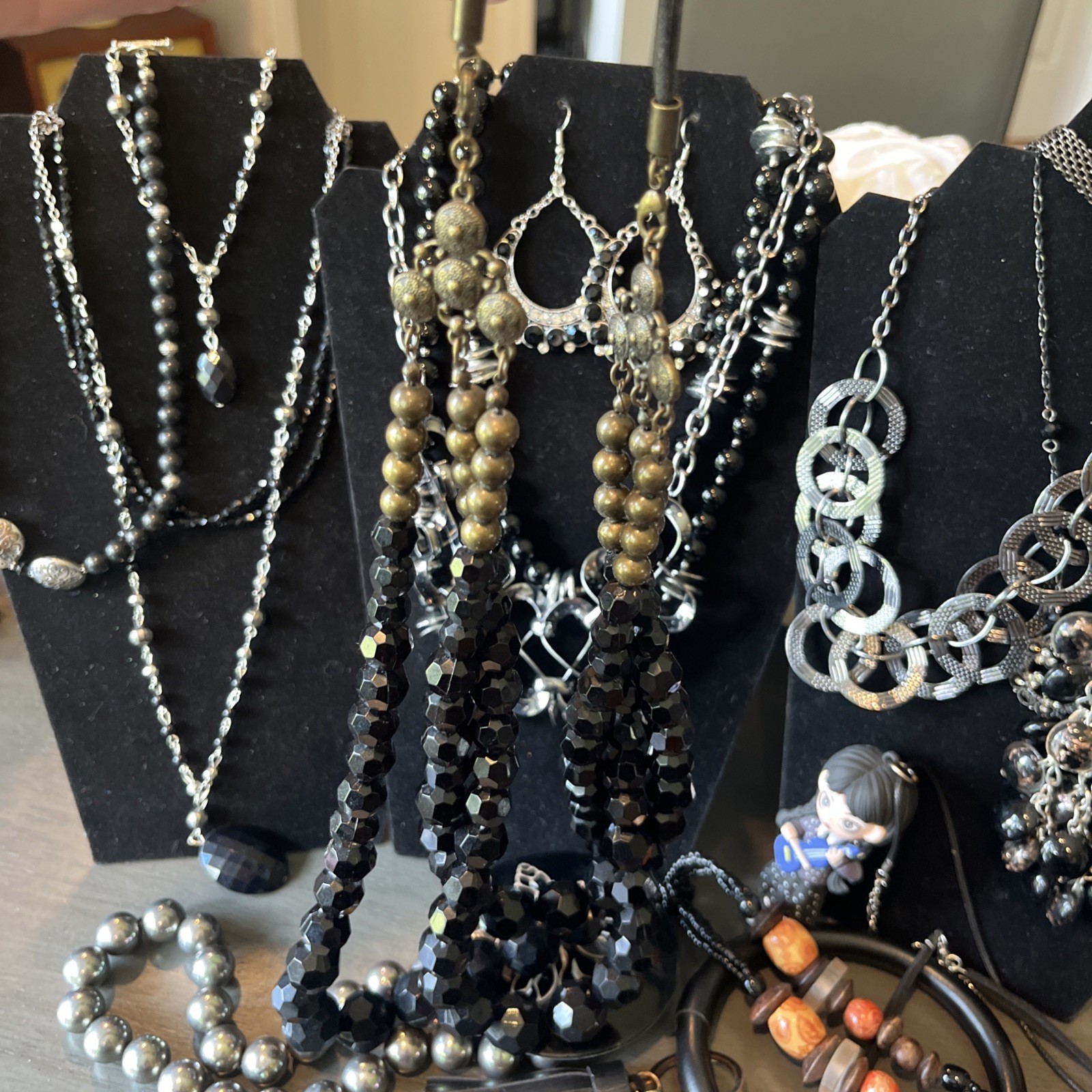 Jewelry Fashion lot Necklace Bracelet Earrings Estate Finds Bundle Bulk Women’s