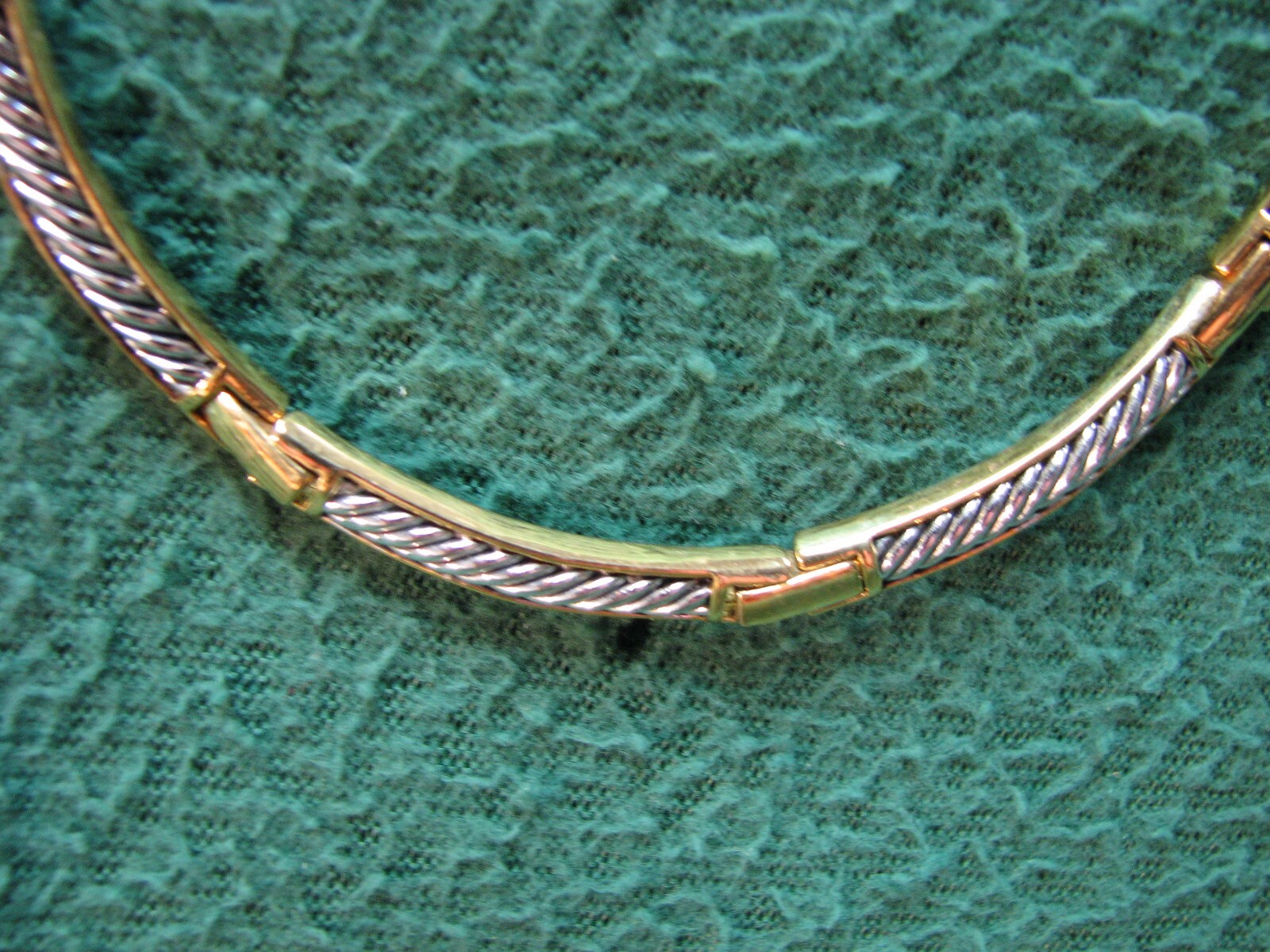 Beautiful Vintage Unisex 17″ Necklace As Shown GORGEOUS