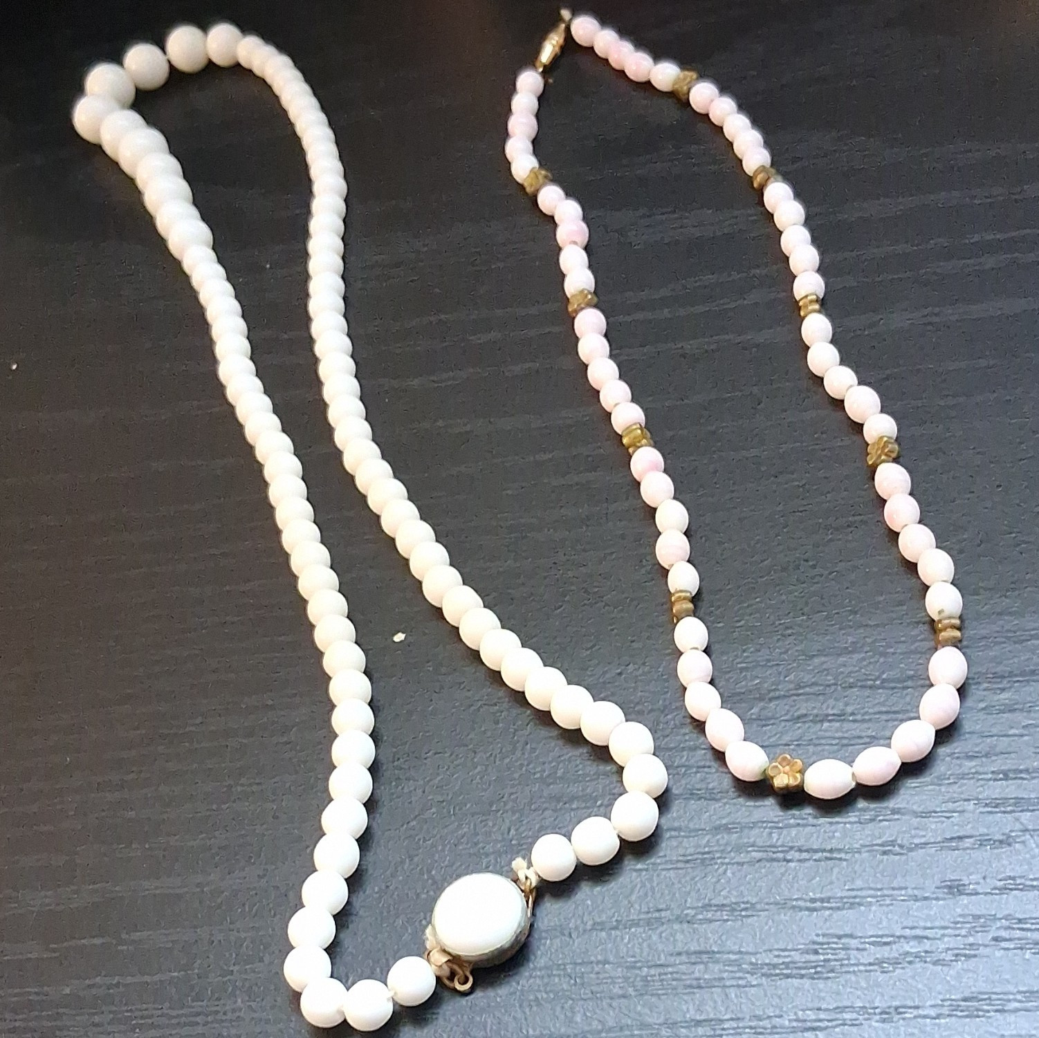 White Glass Ball/Bead Beaded Necklace Round Clasp No Stone Undated