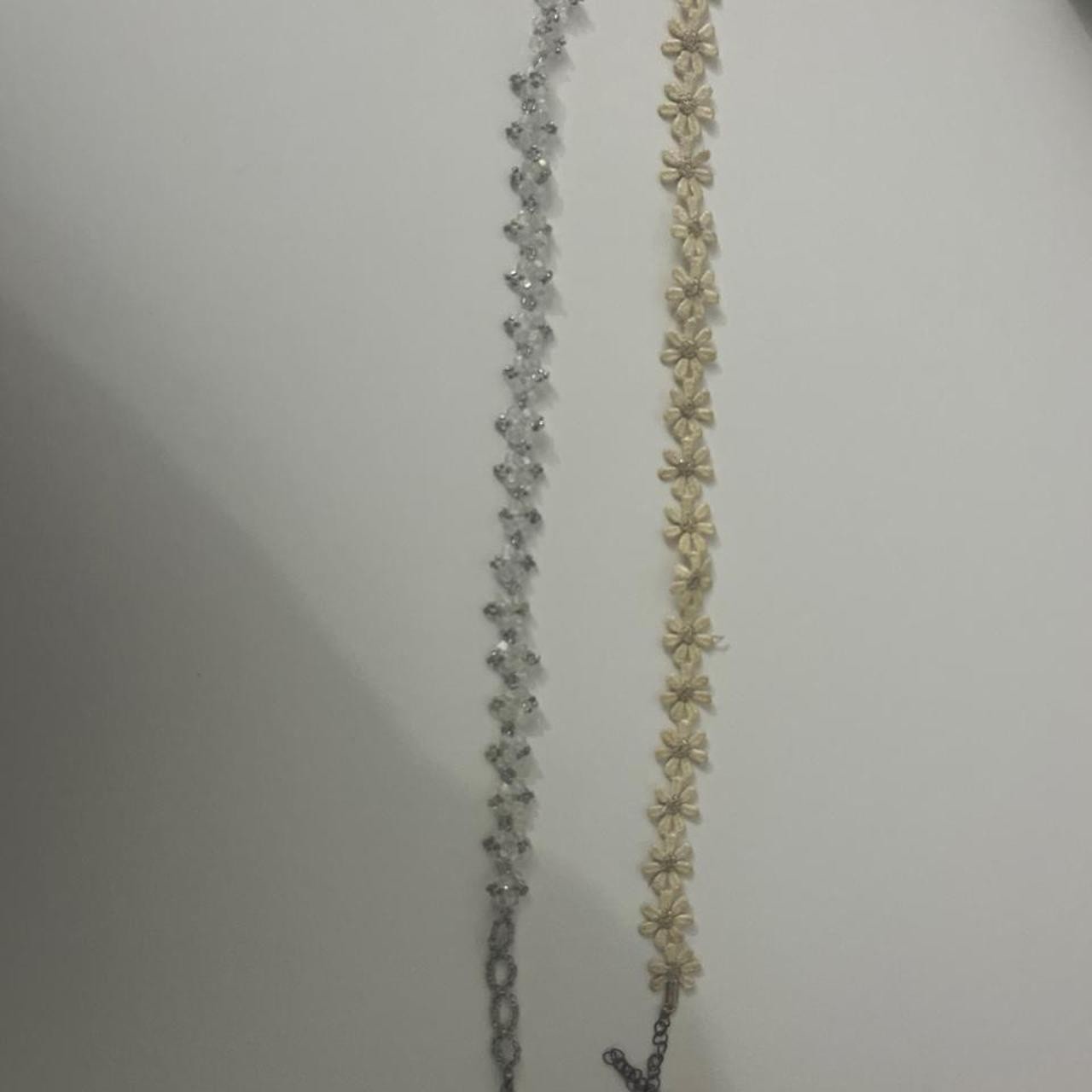 Pack of chocker necklaces: -white daisy flowers (cloth chocker) -clear beaded