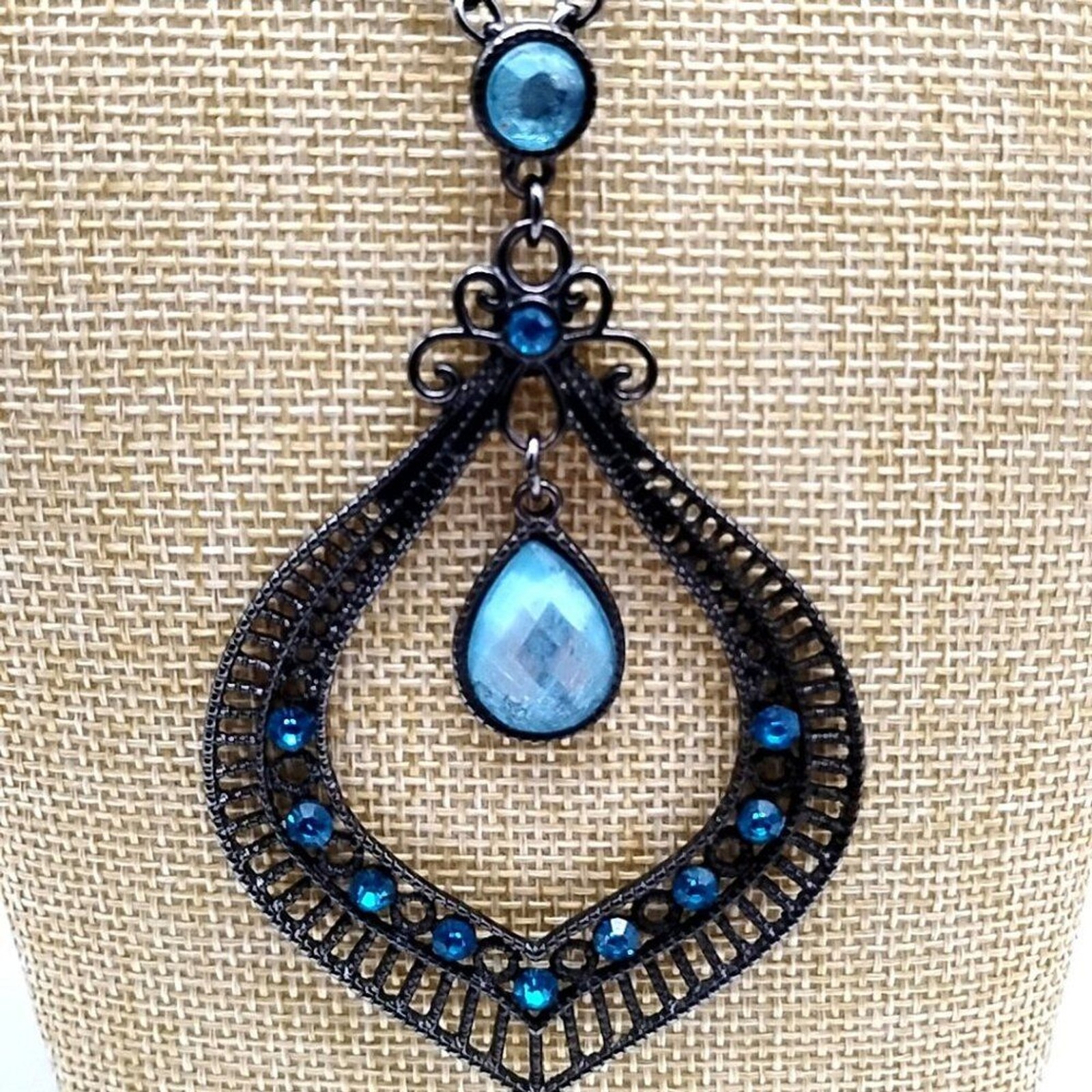 Art Deco Style Blue Crystal Pendant Vintage-Inspired Long Statement Necklace