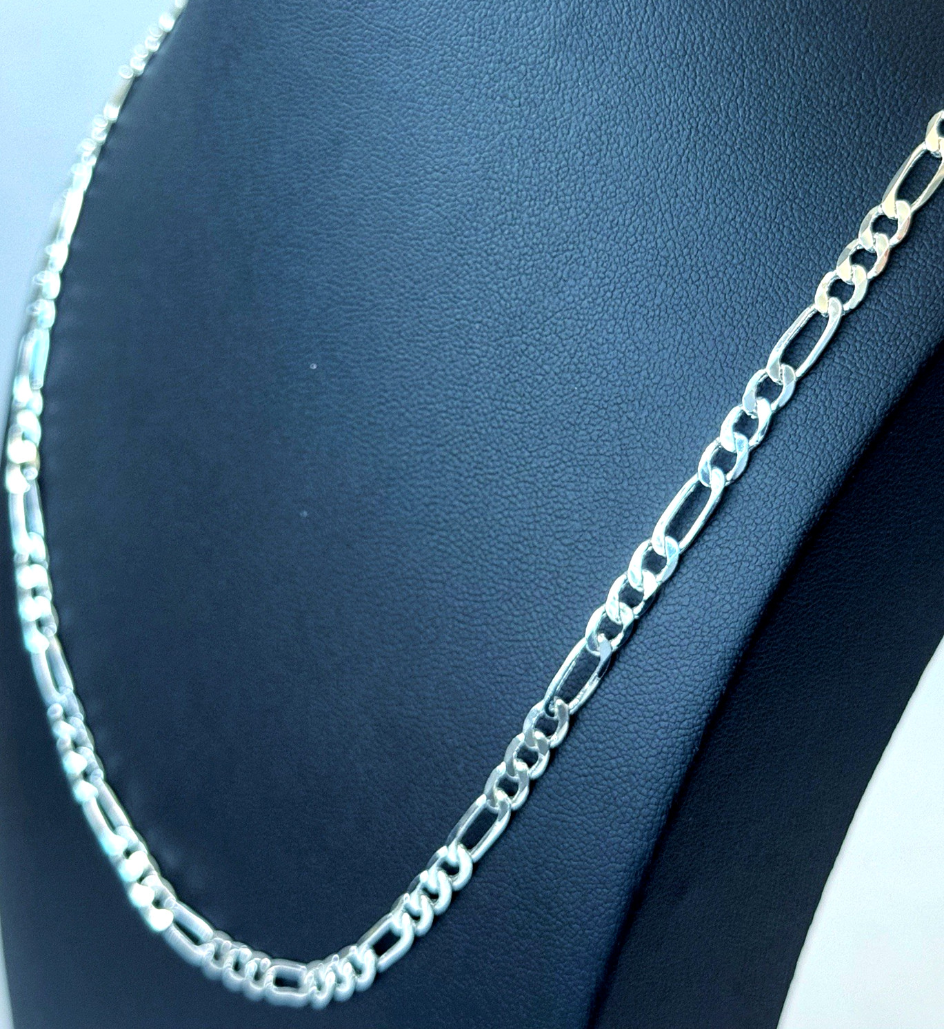 Classic 4mm Figaro Link Chain – 22″ Elegant Silver-Tone Unisex Necklace