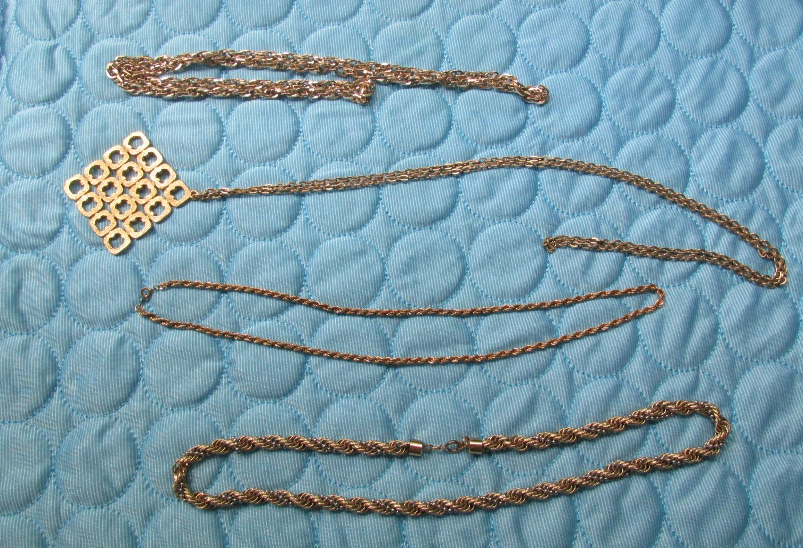 Necklaces – Lot of 4 Vintage gold tone Assorted styles and lengths Statements VG