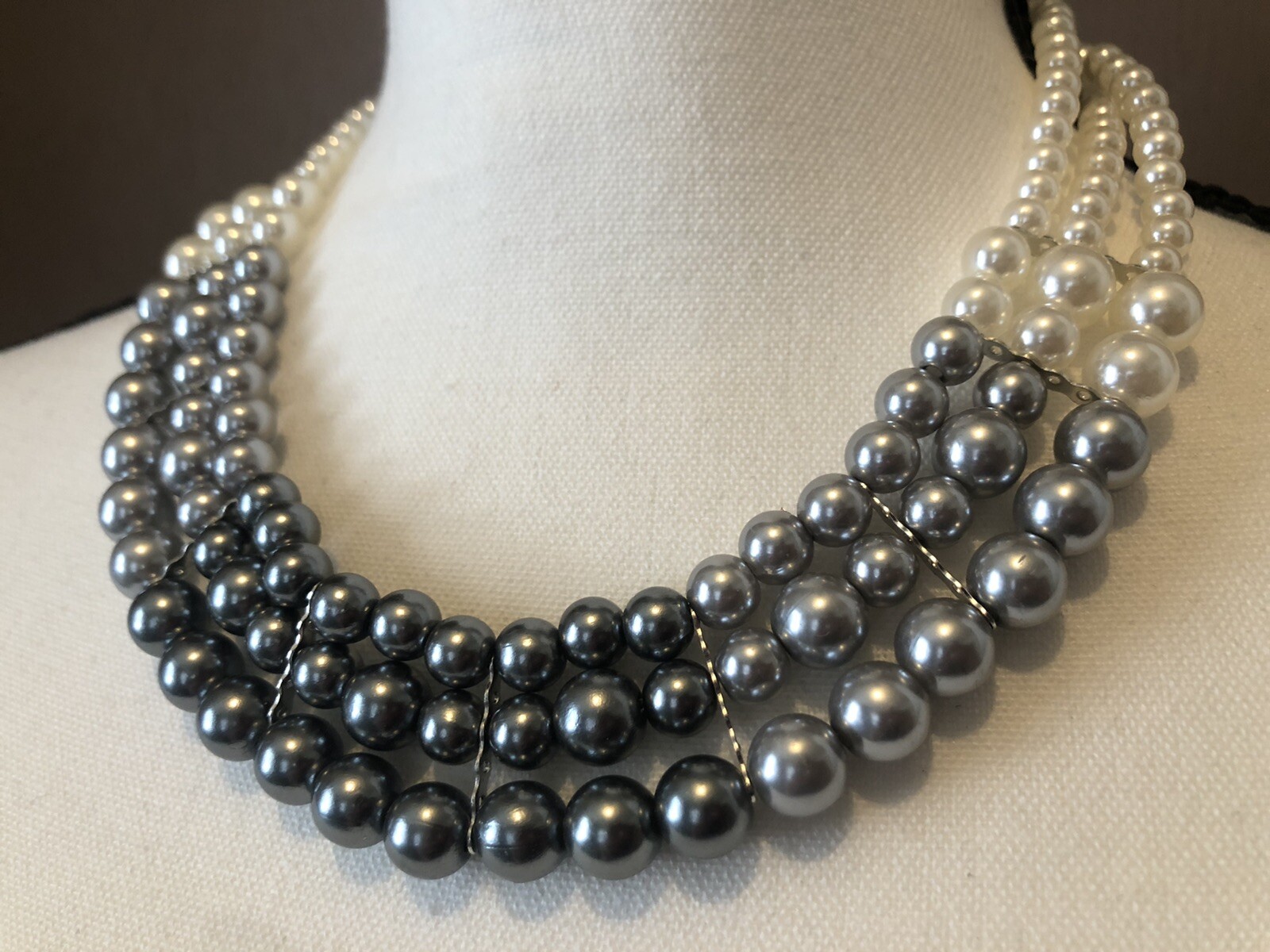 Contemporary Multicolored Faux Pearl Necklace Fashion Jewelry GO2.4D23