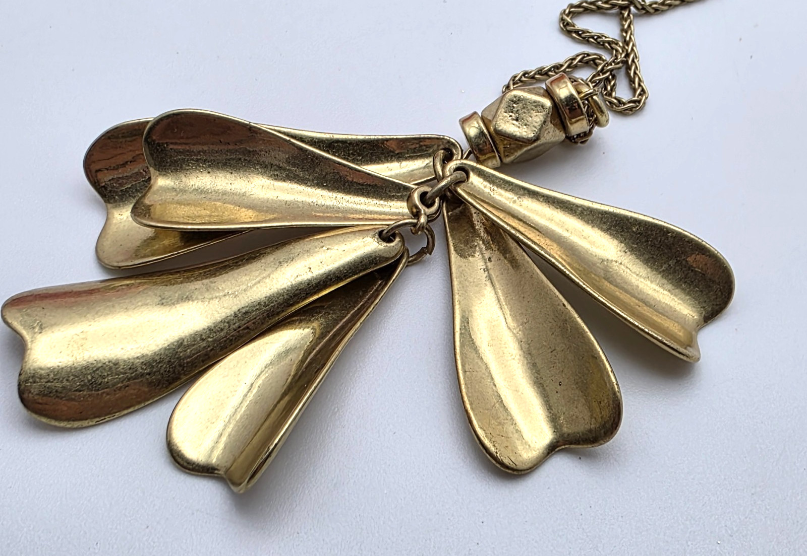 Lucky Brand Gold Tone Adjustable Lariat Necklace Fan Petal Pendant 32 in