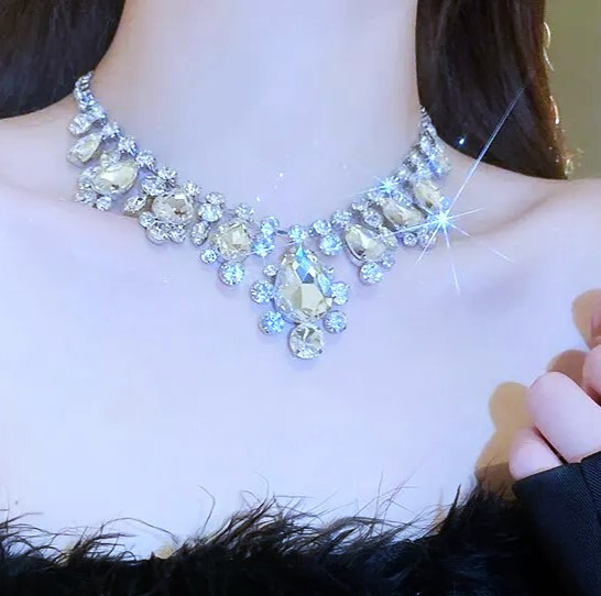 Gorgeous JEWELS White Rhinestone Betsey Johnson HIP HOP Night Club Bib Necklace
