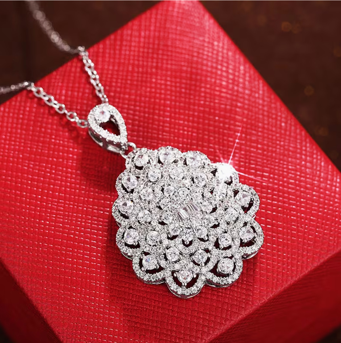 Crystal Rhinestone Pendant Necklace Silver GORGEOUS! Elegant BRILLIANT Sparkle