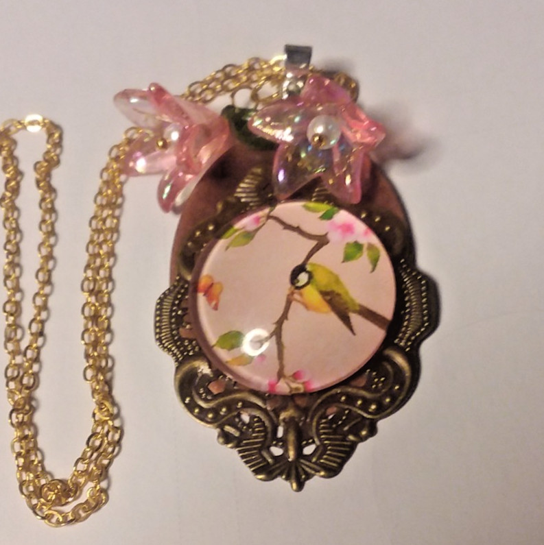2″ Modern Floral Accent Bird Pendant W/18″ Gold Tone Necklace Chain 06-01-2025
