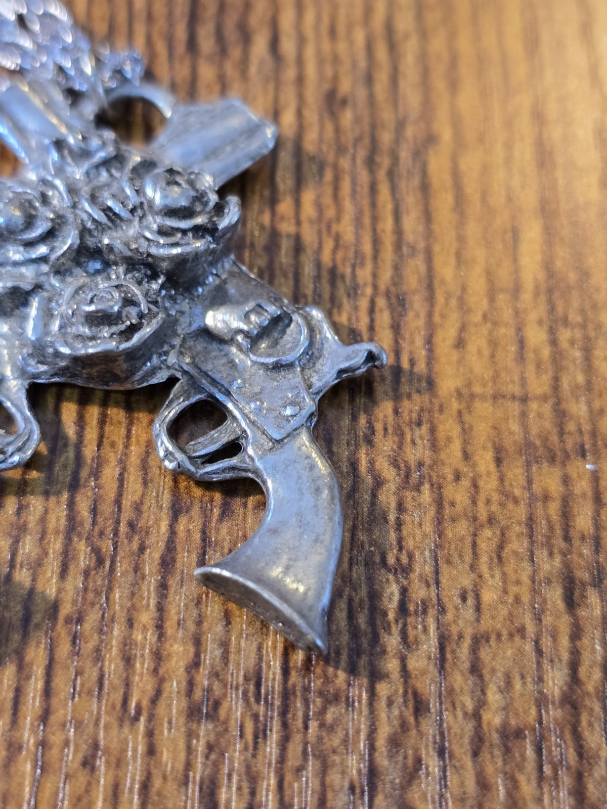 GUNS N ROSES SLASH AXL ROCK & ROLL MUSIC PEWTER PENDANT & NECKLACE