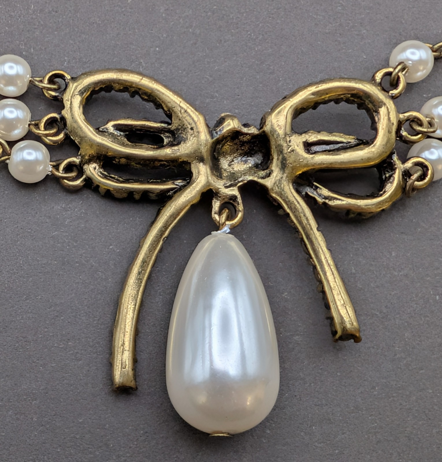 Oscar de la Renta Faux Pearl Rhinestone Bow Statement Necklace Signed 17in