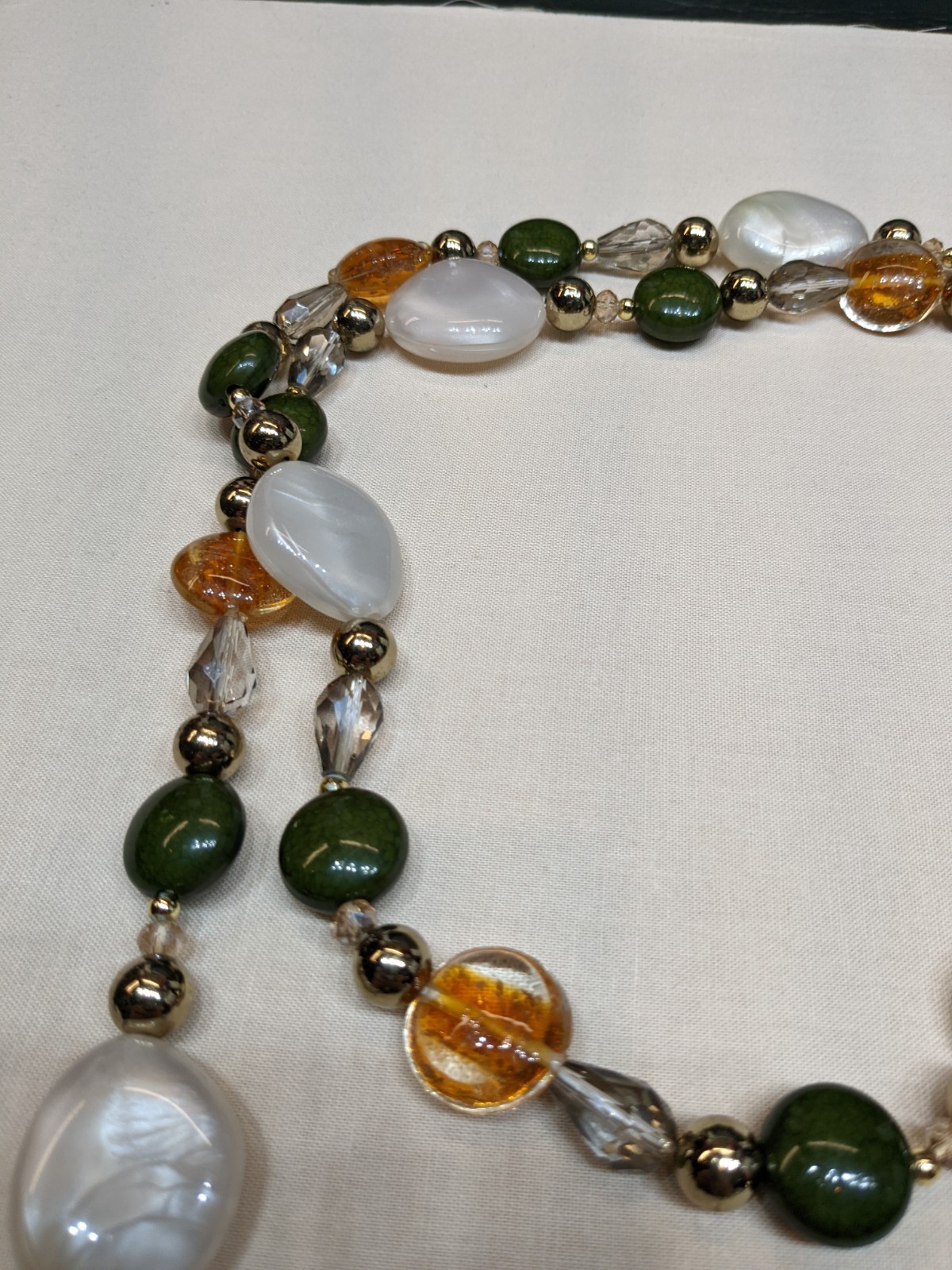 Long Beaded Necklace Green Honey White Gold Tone Lucite Acrylic Plastic ~46″