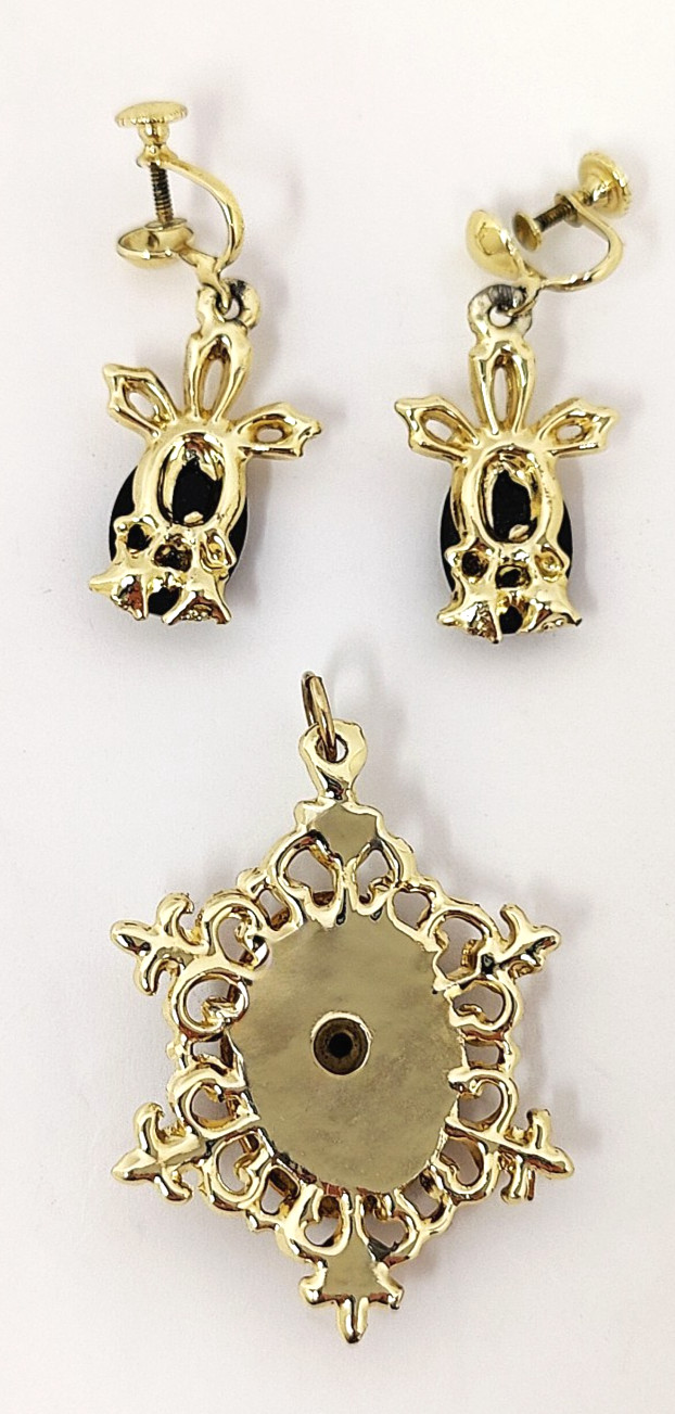 Vintage Faux Cameo Jewelry Pendant & Clip On Earrings Black & White Gold Tone