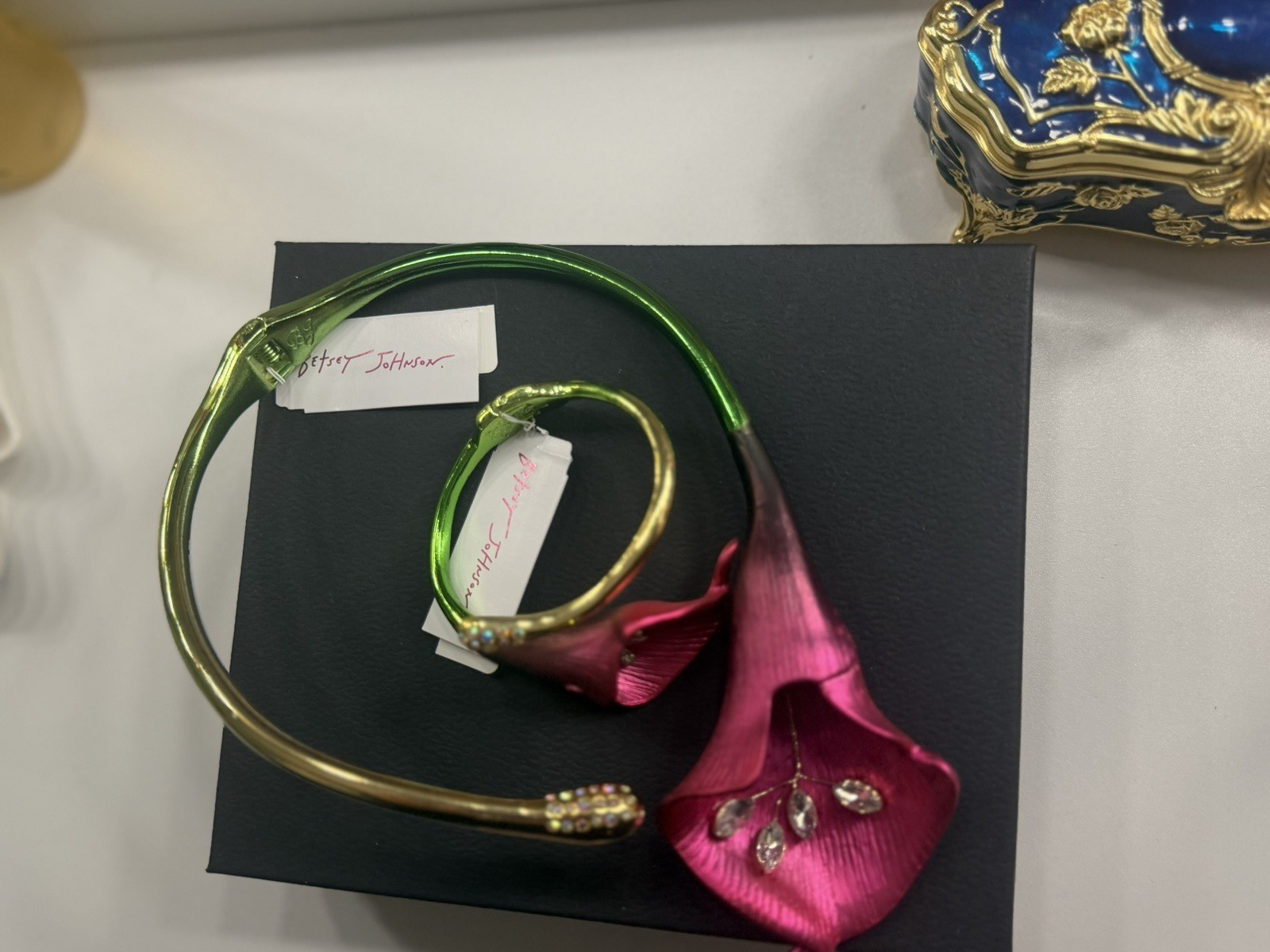 Betsey Johnson Pink Flower Statement Omega Necklace Clear Crystal Gold/Green