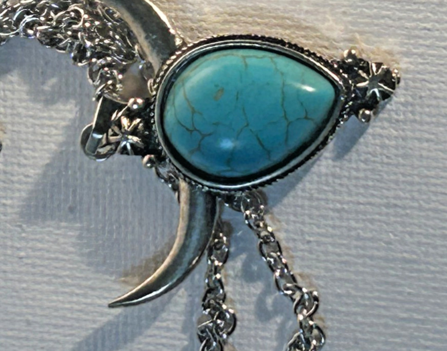 Longhorn or Bullhorn pendant with turqouise colored teardrop cabachon (10 in)