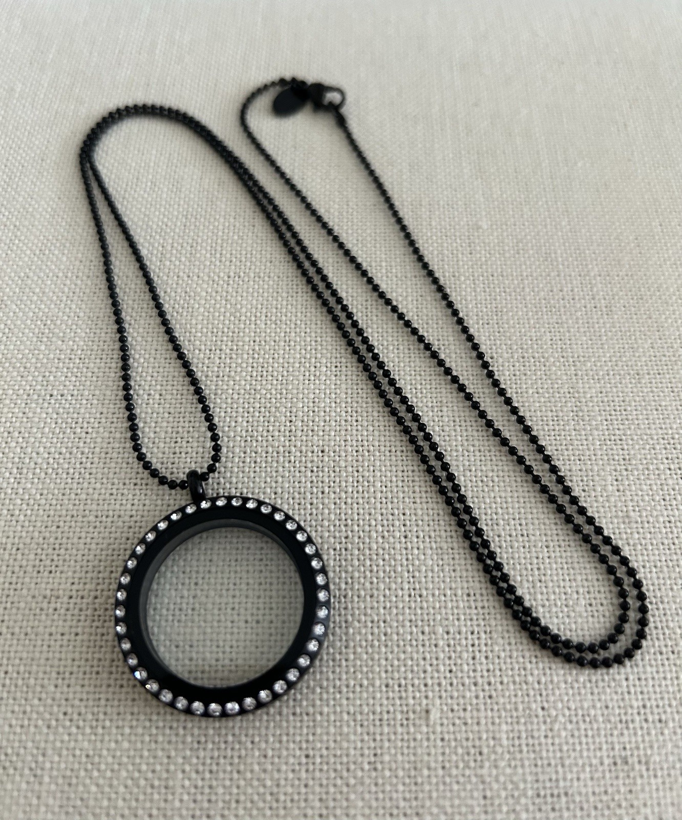 Origami Owl Large Black w/Crystals Hinge Locket & 30″ Classic Chain Set “New”