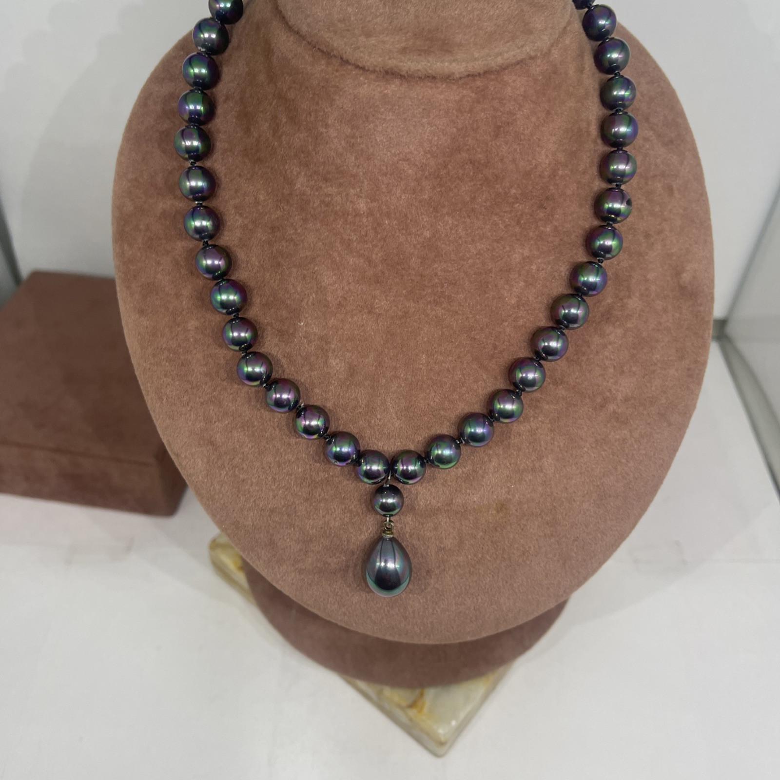 18inches She’ll Base Black Pearl Necklace With Nice Pear Shape Drop .