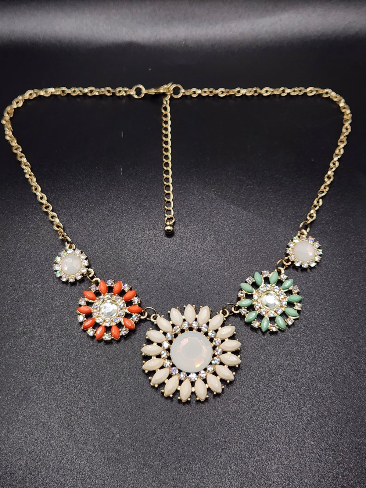 #0087 – Silver Tone Floral Statement Necklace White Coral Mint Rhinestone 24.4g