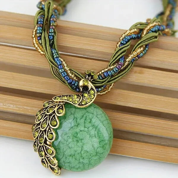 Bohemian Ethnic Style Retro Leaf Peacock Green Gemstone Pendant Necklace.