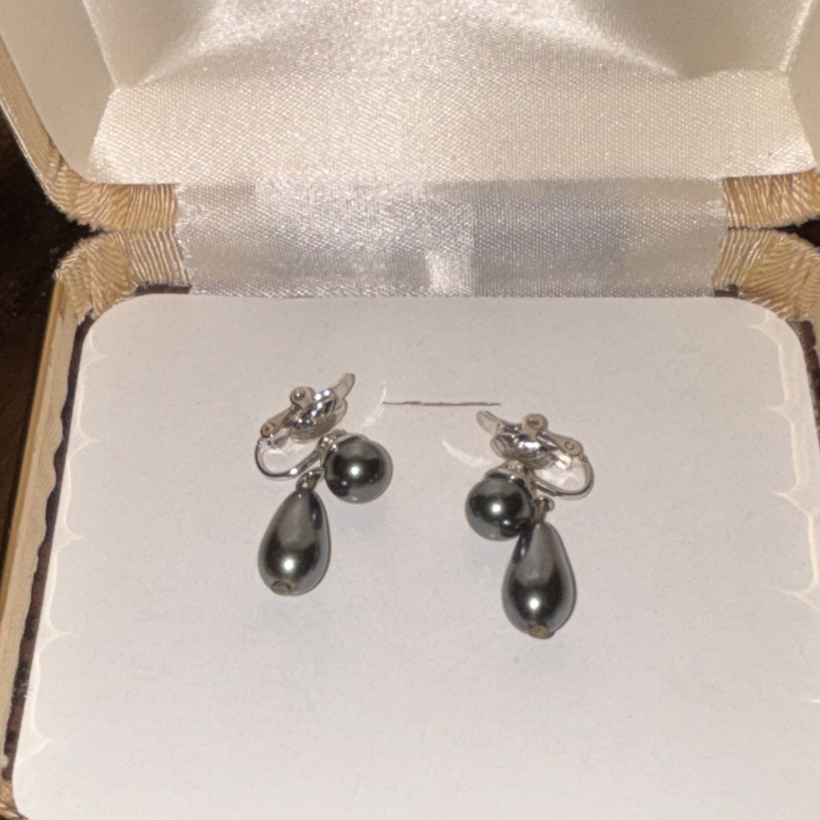 Gray Simulated Imitation Pearl Plastic Beaded Necklace and clip on earrings