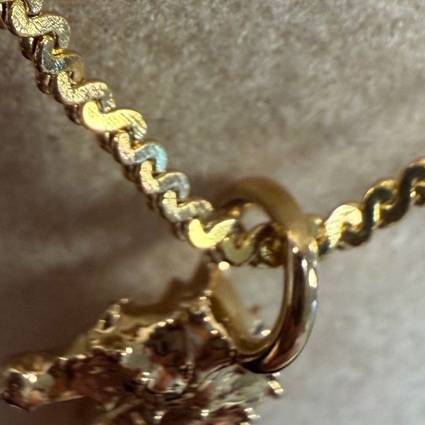 Gold Tone Seahorse Pendant Necklace Textured Nautical Rope Chain 18 Inch