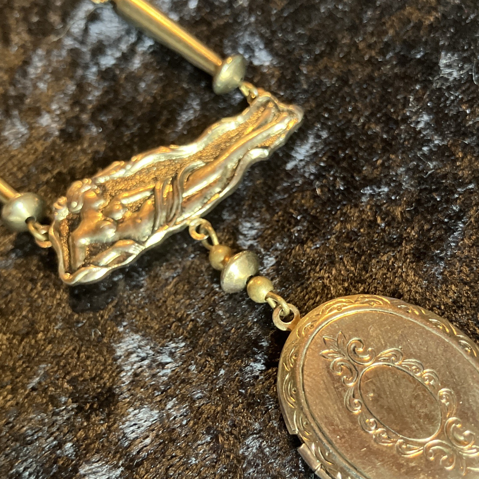 Vintage Gold Tone Naked Lady Oval Locket necklace Spring Ring Closure