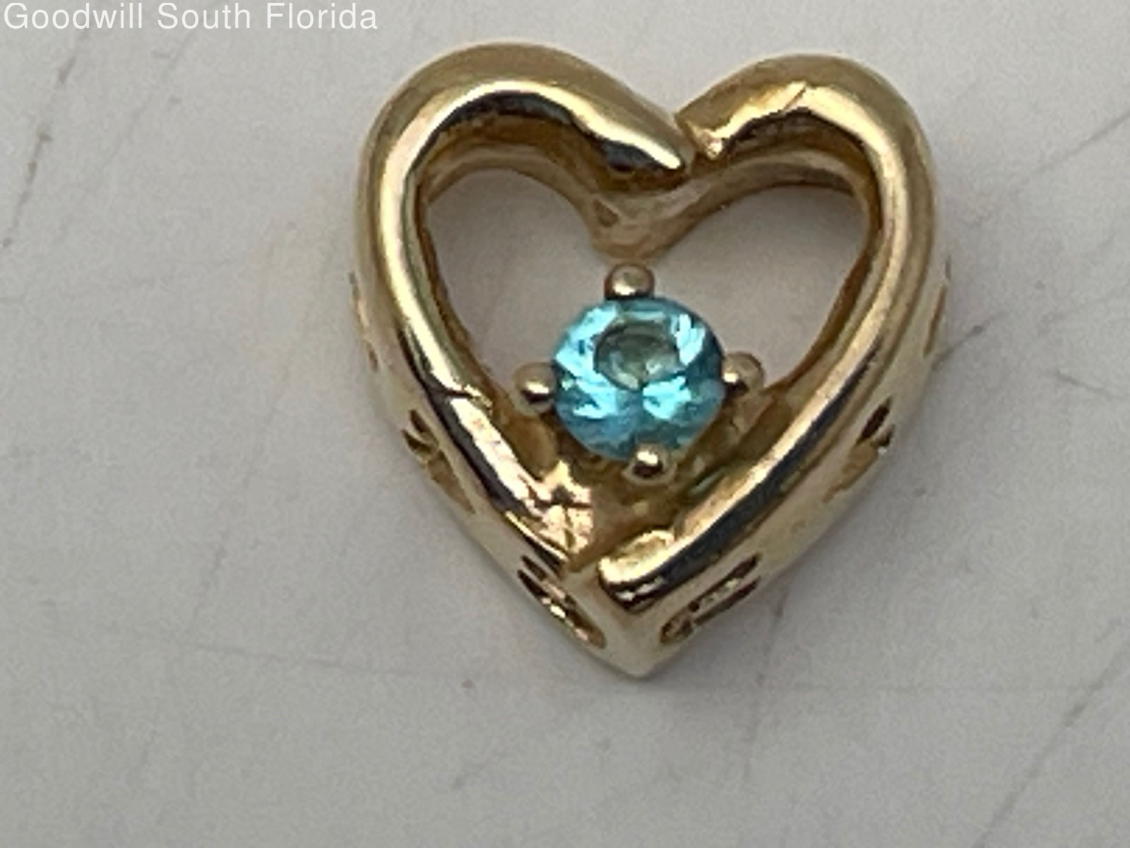 Gold 10K Pendant Women’s (Stamped 10K-Tested 9.71KT) Weight 0.9g