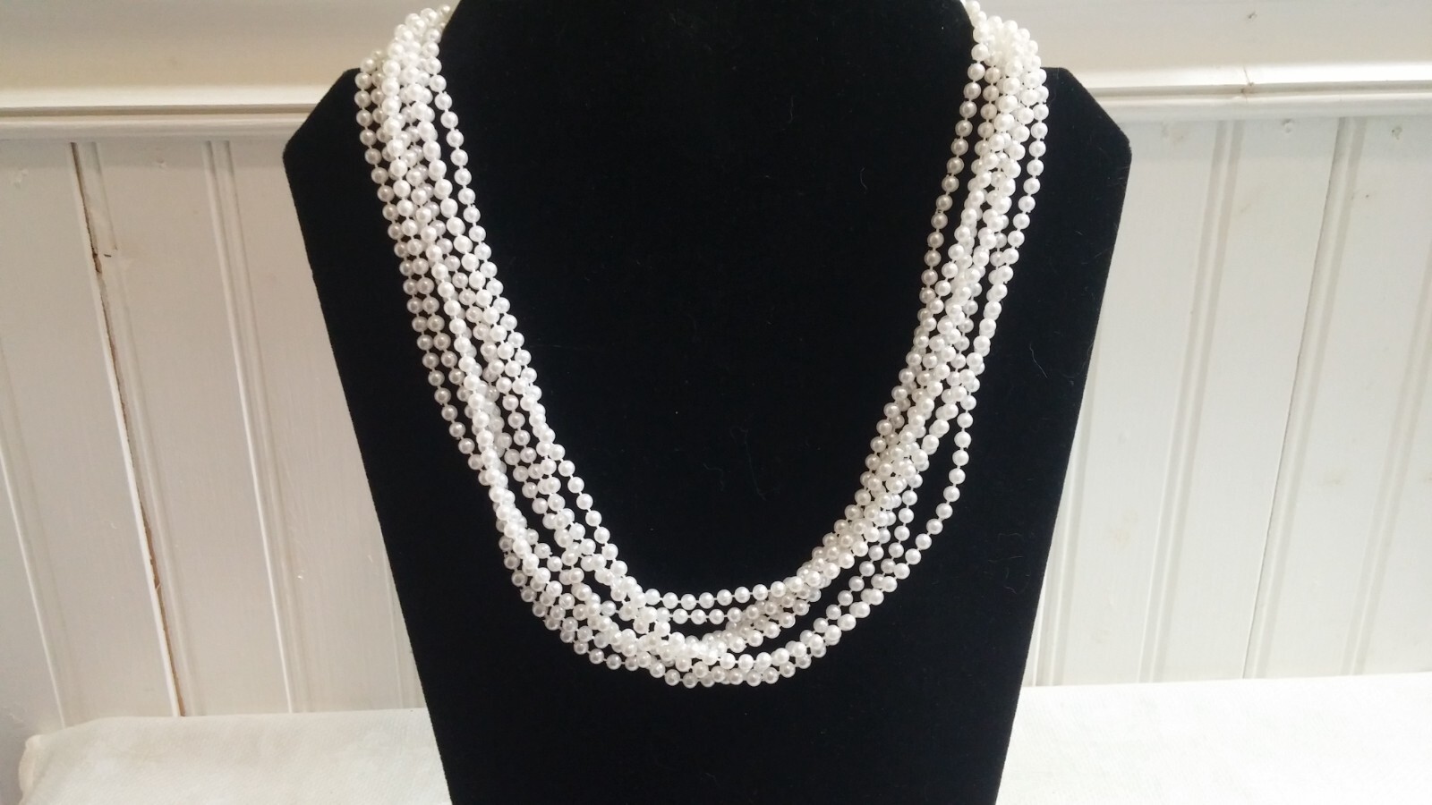Vintage GT & ST Metal Multi-Strand .18″ Wide Faux Pearl Plastic Bead 20″Necklace