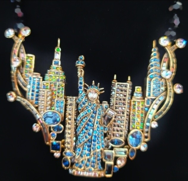 AUTHENTIC Heidi Daus “New York” Necklace