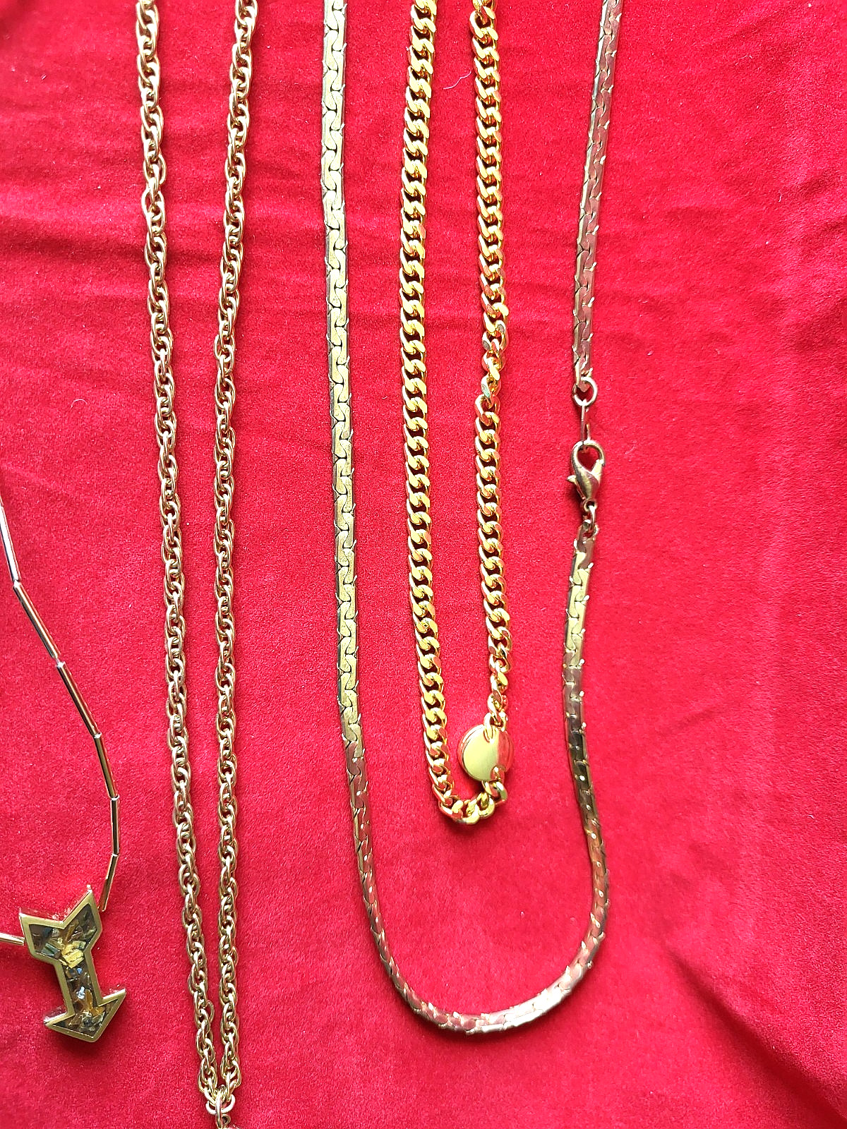 Lot of 6 Womens Goldtone Fashion Necklaces Measuring 15-24″ as Shown