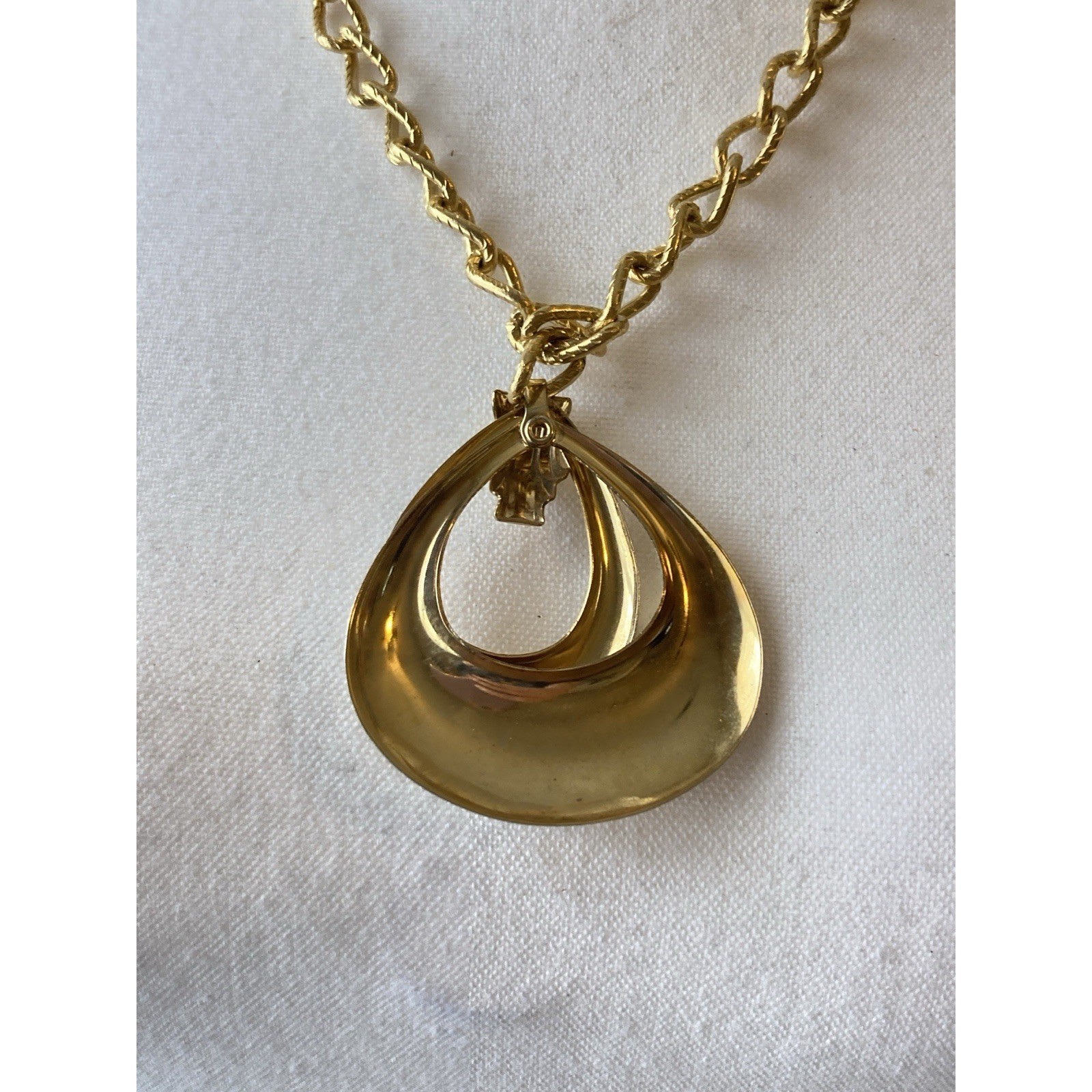 Gold Tone Sculptural Teardrop Pendant Necklace Statement Link Chain Glam Couture