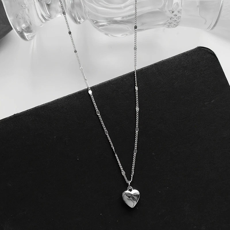 Women’s Fashion Silvery Heart Pendant Necklace Zinc Alloy Collarbone Chain