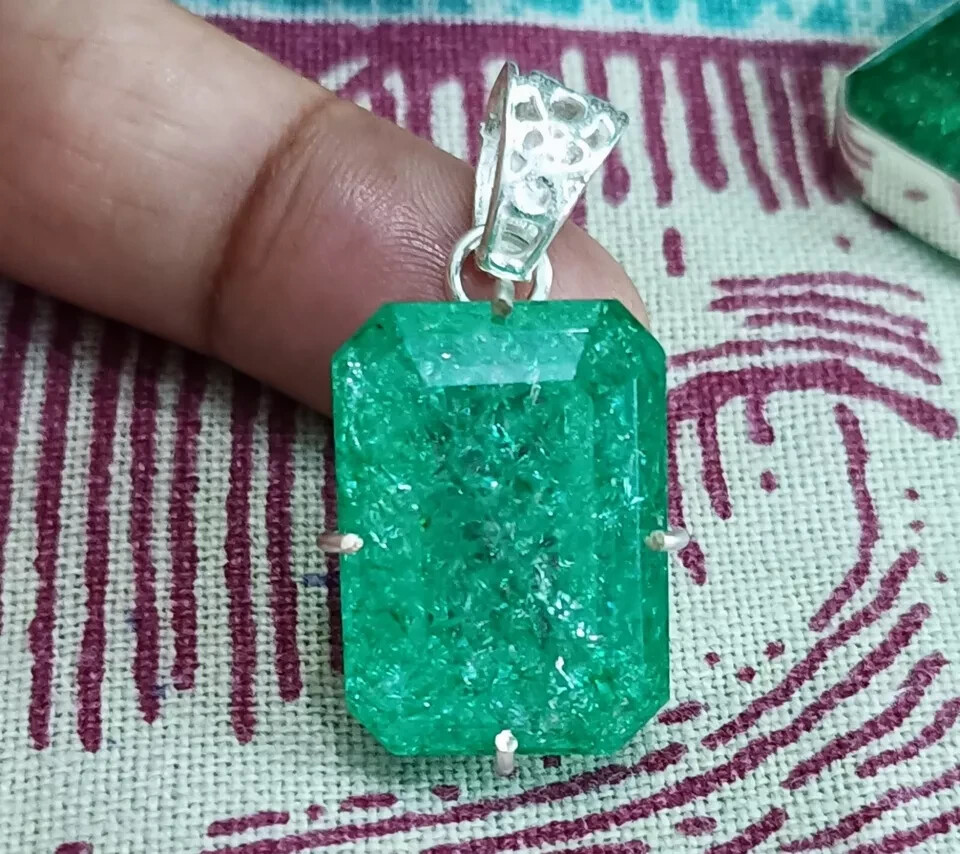 Certified 60.75 Ct Stunning Emerald 925 Solid Silver Emerald CutPendant Gemstone