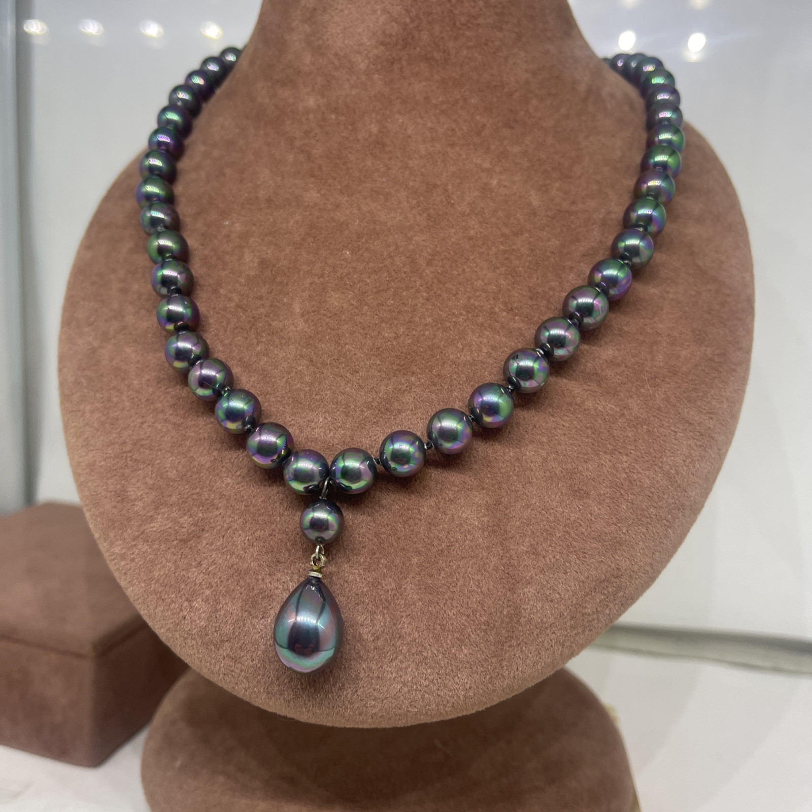 18inches She’ll Base Black Pearl Necklace With Nice Pear Shape Drop .