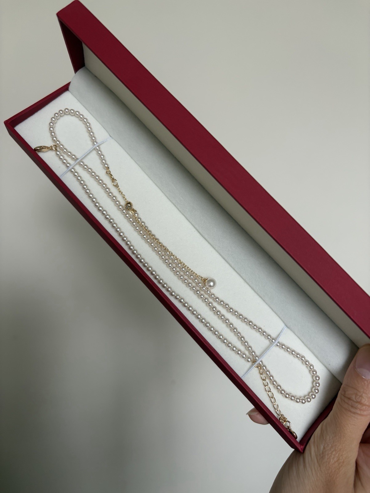 White Round Pearl Beaded Necklace w/ Gold Tone Cable Chain Accents, Lobster