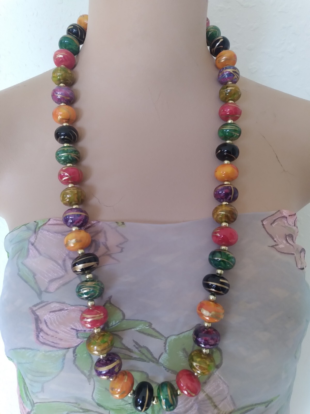 Women’s Fashion Colorful Necklace Large Acrylic Beads 28.5″ Long Beautiful EUC